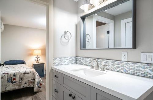 Balboa Island Casa | 129 Opal Ave A