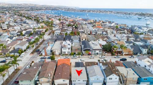 Balboa Island Casa | 129 Opal Ave A