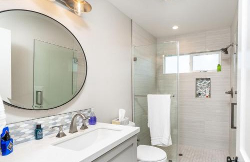 Balboa Island Casa | 129 Opal Ave B