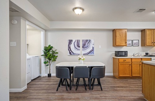 Cypress Apartamento | 12D- Charming 3-Bedroom Apt in Cypress, In-Unit Washer&Dryer + 2 Parking Spaces