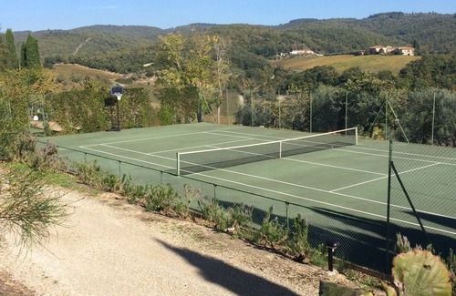 Castellina in Chianti Casa | 12 km al norte de Siena con una vista impresionante piscina y cancha de tenis 3 habitaciones con baño privado