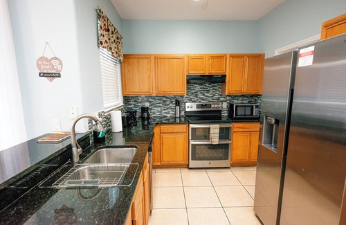 Meadow Woods Casa | 12min from airport / 20min from Parks