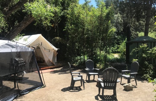 Three Rivers Alquiler De RV | 12x14 Cabin Tent. camping with a little luxury.