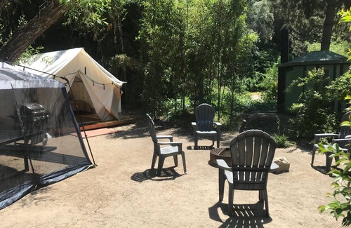 Three Rivers Alquiler De RV | 12x14 Cabin Tent. camping with a little luxury.