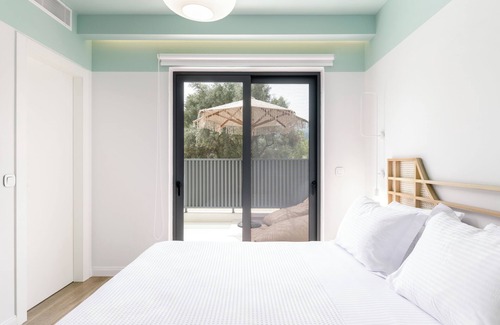 Nidri Hotel | 13 Keys Suites