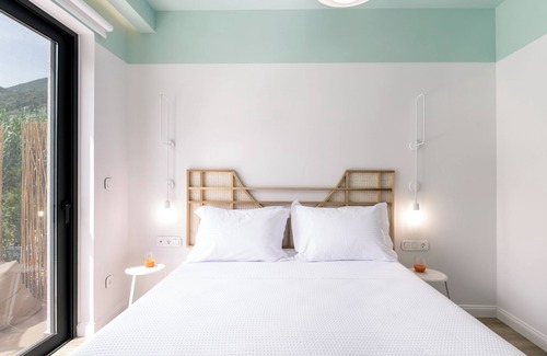 Nidri Hotel | 13 Keys Suites