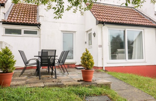 Saint Ann's Chapel Cabaña | 13 MANORCOMBE BUNGALOWS, pet friendly, with pool in Gunnislake