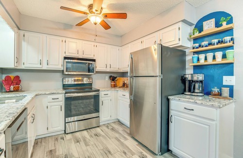 Blue Springs Casa | 13 Mi to Arrowhead Stadium: Blue Springs Home!