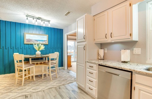 Blue Springs Casa | 13 Mi to Arrowhead Stadium: Blue Springs Home!