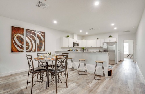 Memphis Condominio | 13 Mi to Beaches: Pet-Friendly Condo in Palmetto!