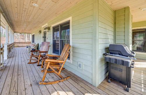 Cullowhee Casa | 13 Mi to Cashiers Cabin with Wraparound Porch!