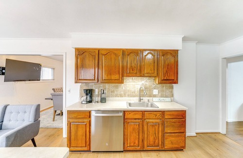 Dearborn Casa | 13 Mi to Downtown Detroit: Bright Home