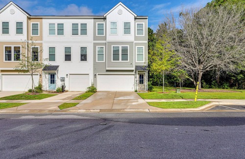 Goose Creek Casa | 13 Mi to Dtwn Charleston: Quiet Townhome