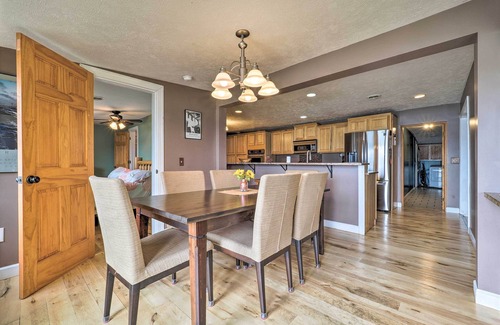 Mayfield Cabina | 13 Mi to Dtwn: Lakefront Cottage w/Dock
