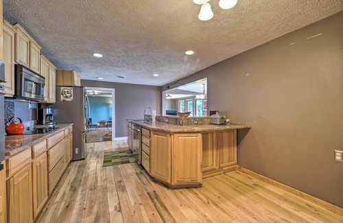 Mayfield Cabina | 13 Mi to Dtwn: Lakefront Cottage w/Dock