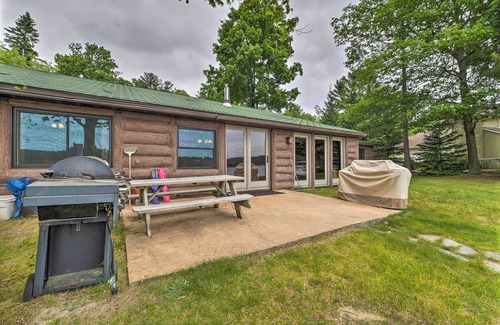 Mayfield Cabina | 13 Mi to Dtwn: Lakefront Cottage w/Dock