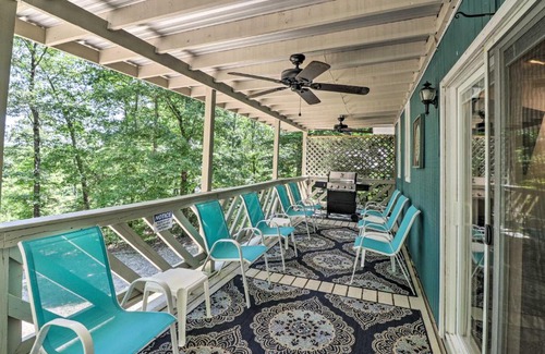 Royal Casa | 13 Mi to Hot Springs Serene Royal Home with Deck!
