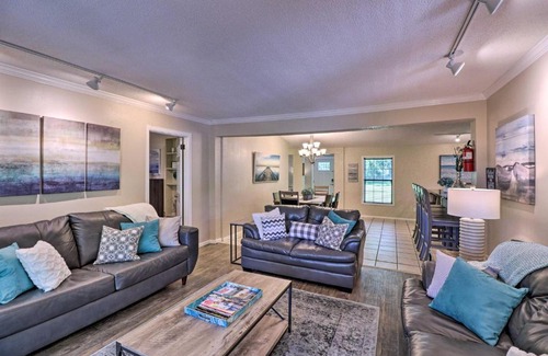 Royal Casa | 13 Mi to Hot Springs Serene Royal Home with Deck!