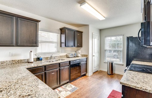 Medina Valley Casa | 13 Mi to Lackland AFB San Antonio Home!