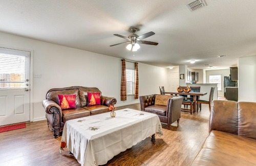Medina Valley Casa | 13 Mi to Lackland AFB San Antonio Home!