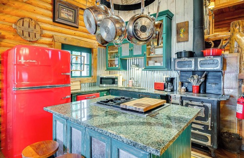 Summit Park Cabina | ~ 13 Mi to Main St: Park City Cabin w/ Mtn Views!