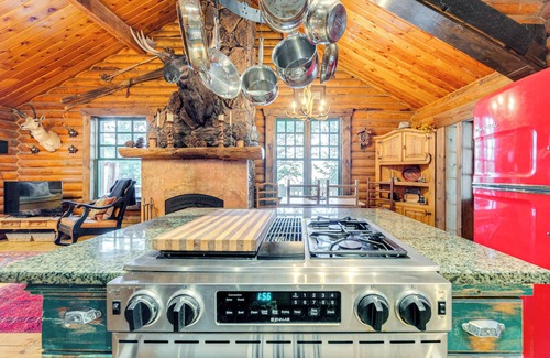 Summit Park Cabina | ~ 13 Mi to Main St: Park City Cabin w/ Mtn Views!