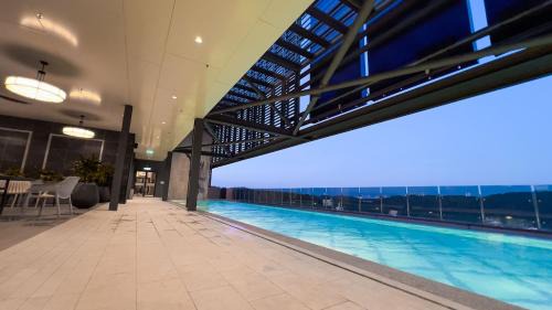Sungai Penchala Apartamento | 13 Mossaz skypool 5mins to 1U and Ikea atEmpire City by Light House