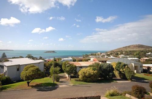 Encounter Bay Casa | 13 Olivebank - BYO Linen - Ocean Views