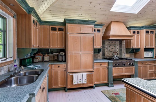 Muskoka Lakes Cabaña | ¡1300' de fachada ultra privada! 3hab 2baño! ¡Cascada! ¡Pista de tenis!