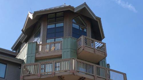 Stowe Area Complejo | 1302 Lodge At Spruce Peak Ski In Ski Out Two Bedroom By Stowe Mountain Rentals