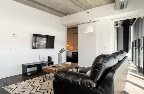 Downtown Winnipeg Condominio | (1304)Downtown Glasshouse Radiant 2BR 1BATH + Fast WiFi (311)