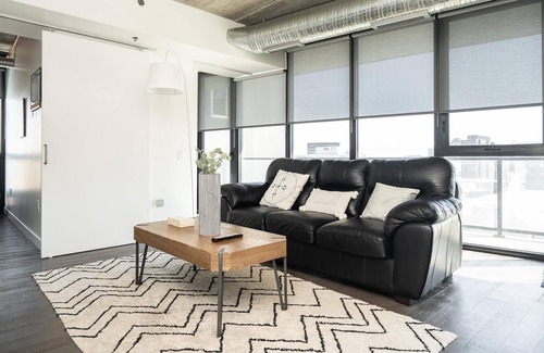 Downtown Winnipeg Condominio | (1304)Downtown Glasshouse Radiant 2BR 1BATH + Fast WiFi (311)