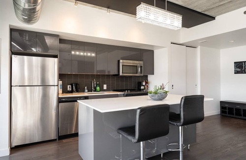 Downtown Winnipeg Condominio | (1304)Downtown Glasshouse Radiant 2BR 1BATH + Fast WiFi (311)