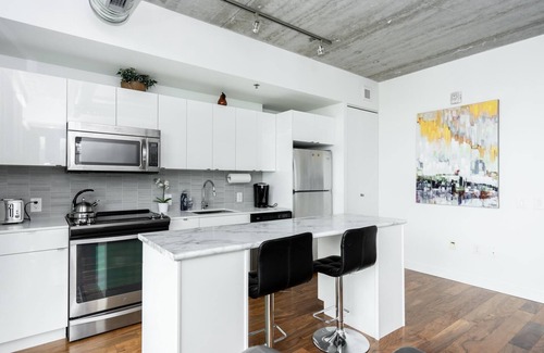Downtown Winnipeg Condominio | (1309) Downtown Glasshouse Luxury Suite 2BR 1BATH+ Fast Wifi(311)