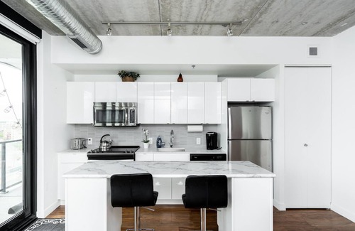 Downtown Winnipeg Condominio | (1309) Downtown Glasshouse Luxury Suite 2BR 1BATH+ Fast Wifi(311)