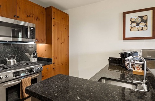 Stowe Area Condominio | #1310A | 2bdrm | Let It Snow | 3rd Floor Mountain and Spruce Peak Views