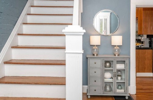 Hyde Park Casa | 1320 Duncan Ave · Hyde Park Hideaway