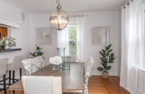 Hyde Park Casa | 1320 Duncan Ave · Hyde Park Hideaway