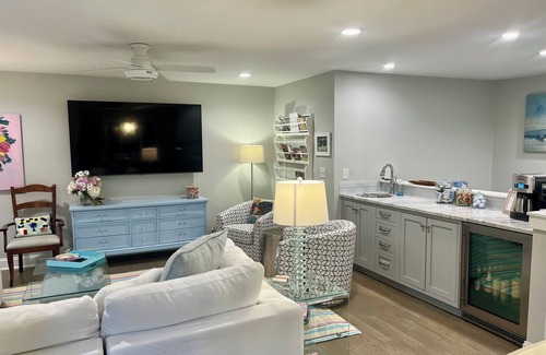 West Beach Villa | 1333 Fairway Oaks: 4BR Villa, Lagoon Views, Short 5-7 min. stroll to the Beach!