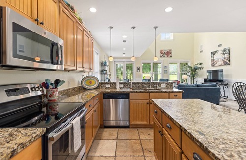 Laurel Grove Casa | 1337 Laurel Grove 3 Bedroom Home by RedAwning