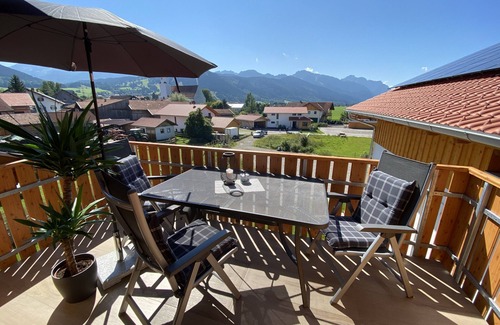 Halblech Apartamento | 133m² apartment in Bayerniederhofen ***** Mountain and castle view
