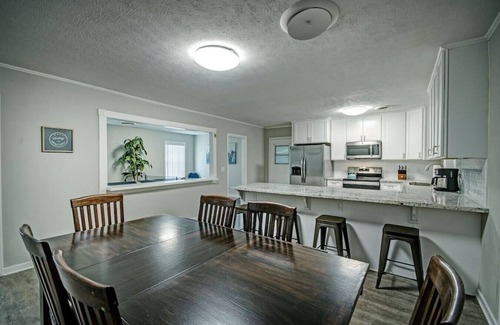 Madison Casa | 134 Meadowdale · Quite Neighborhood Executive Home 2 to 12 Mths