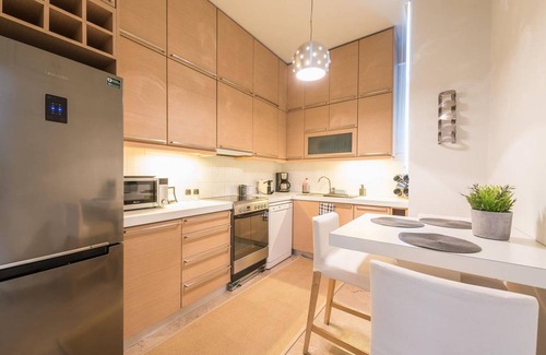 Neos Kosmos Apartamento | 135 m² Apartamento ∙ 4 habitaciones ∙ 8 huéspedes