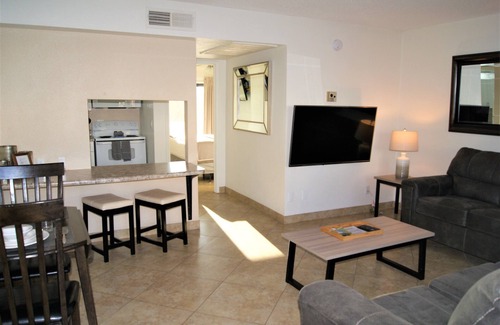 New Papago Parkway Apartamento | Piscina climatizada, golf de cortesía, wifi gratis y más.