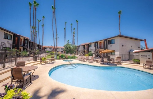 New Papago Parkway Apartamento | Piscina climatizada, golf de cortesía, wifi gratis y más.