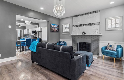 Gary Casa | 13mins from Beach/jet tubs/projector screen/fire place/game rm/exercise rm/