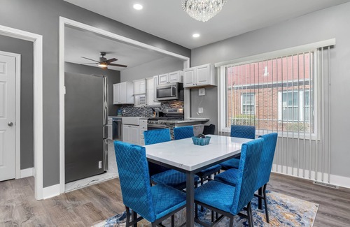 Gary Casa | 13mins from Beach/jet tubs/projector screen/fire place/game rm/exercise rm/