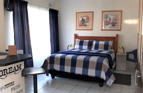 Ekurhuleni Casa | 13th Avenue Guesthouse Benoni