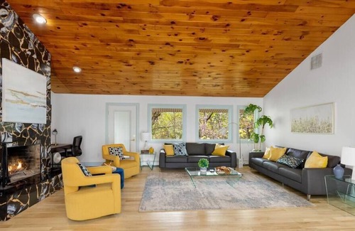 Monroe Casa | 4-Acre Hudson Valley Estate with Pool, Sauna, Yard