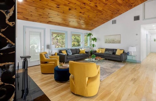 Monroe Casa | 4-Acre Hudson Valley Estate with Pool, Sauna, Yard